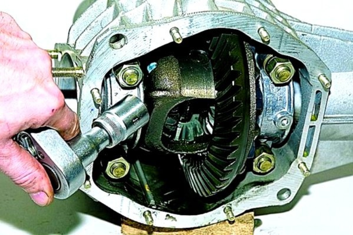 Редуктор нива 21213. Снятие редуктора переднего моста. Привод передний левый нива 21213. Редуктор переднего моста шевроле нива. Снятие редуктора переднего моста.