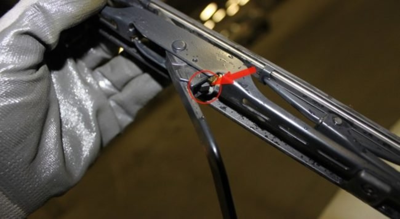 Крепление дворников рено лагуна 3. Замена каркасного дворника. Замена каркасного дворника. Резинки для каркасных дворников. Щетки clipper 2017 стеклоочистителя.