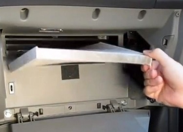 Описание основных технологических процессов замены фильтра салона на Элантра. Подробный фото и видеоотчёт. Описание тонкостей и нюансов процесса.