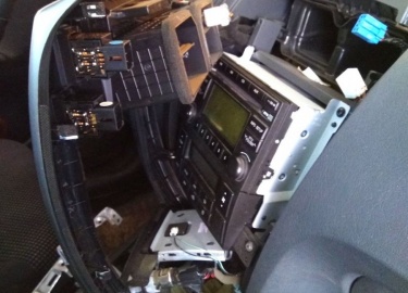 Процесс замены штатной магнитолы Хендай Туксон первого поколения. Причины замены. Алгоритм действий по замене.
