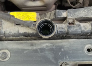 Описание самостоятельного процесса замены охлаждающей жидкости в Хендай Элантра. Рекомендации автолюбителю. Фото и видеоматериалы.