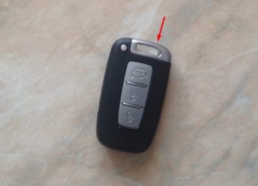 Электронный ключ Хендай Солярис не часто выходит из строя, но происходит это и с ним. Обычно причиной неполадок становится севшая батарея. Знание п...