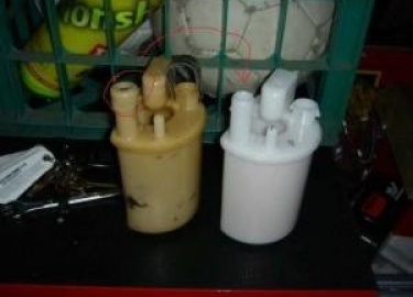 Внимание: Пожалуйста, избегайте курения, оголенных проводов и других источников электричества в непосредственной близости к автомобилю. Убедитесь, ...