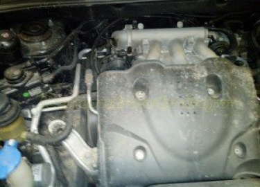 Самостоятельная замена ремня ГРМ на автомобиле Hyundai Tucson (Хендай Туссан) с мотором 2,7 л, V6 Для начала открываем капот и откручиваем декорати...