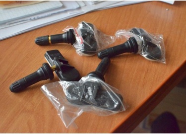 Нормальная эксплуатация автомобиля возможна лишь при оптимальной накачке колес. Отклонение давления сказывается на динамических характеристиках.