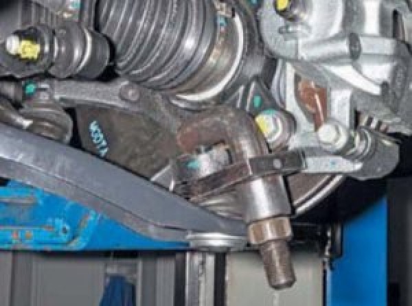 Задняя подвеска солярис 2012. Передняя подвеска автомобиля хендай солярис. Подвеска хендай солярис 2018 года. Задняя подвеска солярис 2017. Подвеска хендай акцент 2011г.