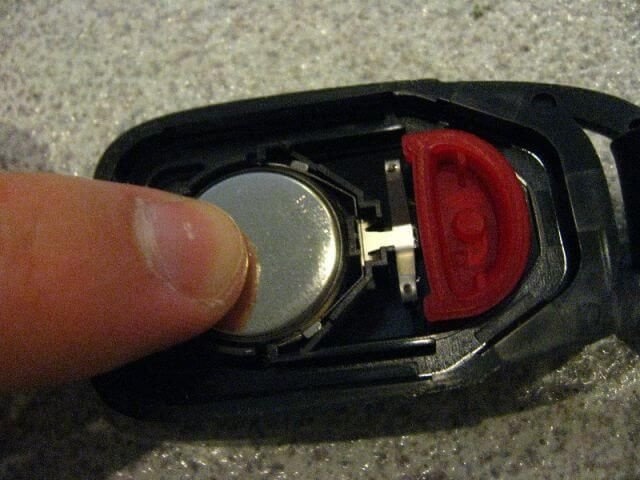 Замена аккумулятора брелка на Hyundai Santa Fe