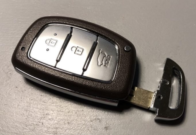 Как заменить батарейку в автомобильном ключе Hyundai Crete?
